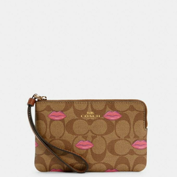 Coach Wristlet with lips printstyle NWT - Picture 8 of 9